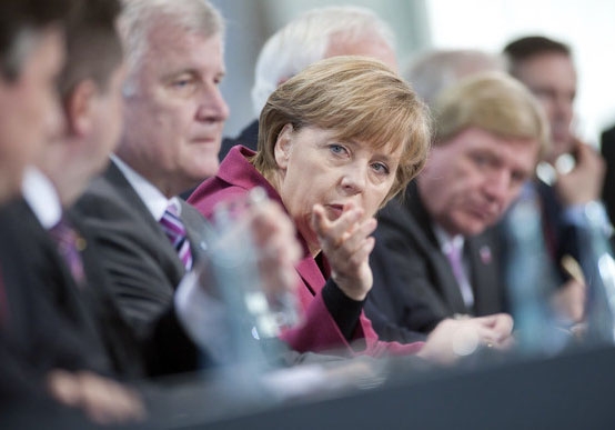 La chancelière allemande Angela Merkel lors d&#39;une conférence de presse donnée à l&#39;issue d&#39;un entretien avec les ministres-présidents des Länder où des centrales nucléaires sont en exploitation.