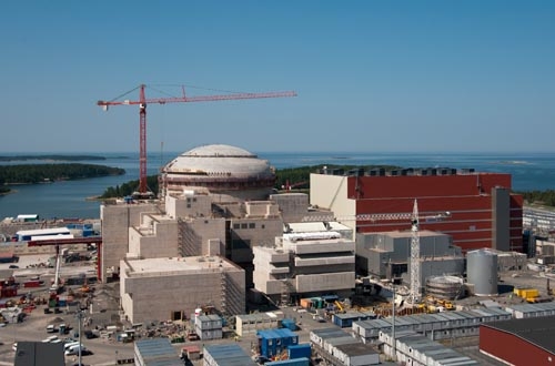 So präsentiert sich das fertig betonierte Reaktorgebäude der Kernkraftwerkseinheit Olkiluoto-3 am 10. Juni 2011.