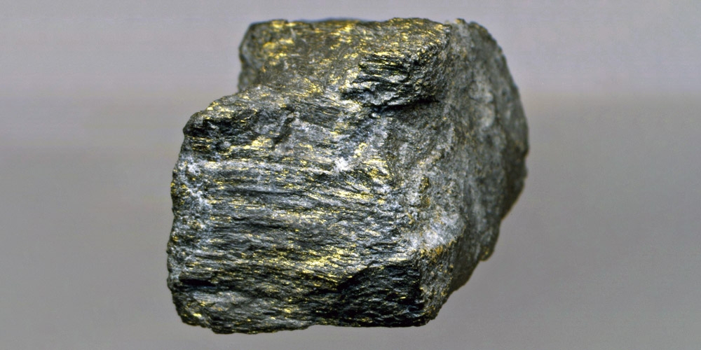 Mierai d'or avec uraninite