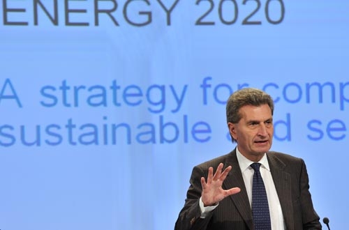 EU-Energiekommissar Günther Oettinger an der Medienkonferenz zum Strategiepapier «Energie 2020»: «In den kommenden zehn Jahren sind im Energiesektor Infrastruktur-Investitionen von rund einer Billion Euro nötig.»