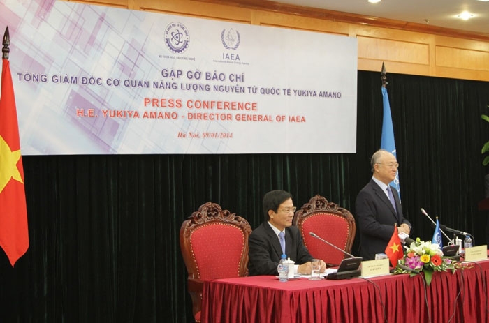 Yukiya Amano, Generaldirektor der Internationalen Atomenergieorganisation (IAEO), stellt sich den Fragen der Journalisten anlässlich seines Arbeitsbesuchs in Vietnam vom 7. bis 11. Januar 2014.