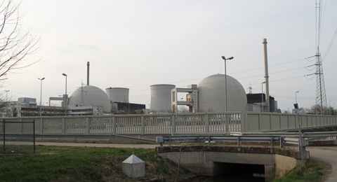 Der Hessische Verwaltungsgerichtshof kommt in seinem Urteil vom 27. Februar 2013 zum Schluss, dass die Anordnung der befristeten Abschaltung der Kernkraftwerkseinheiten Biblis-A (rechts im Bild) und -B rechtswidrig war.