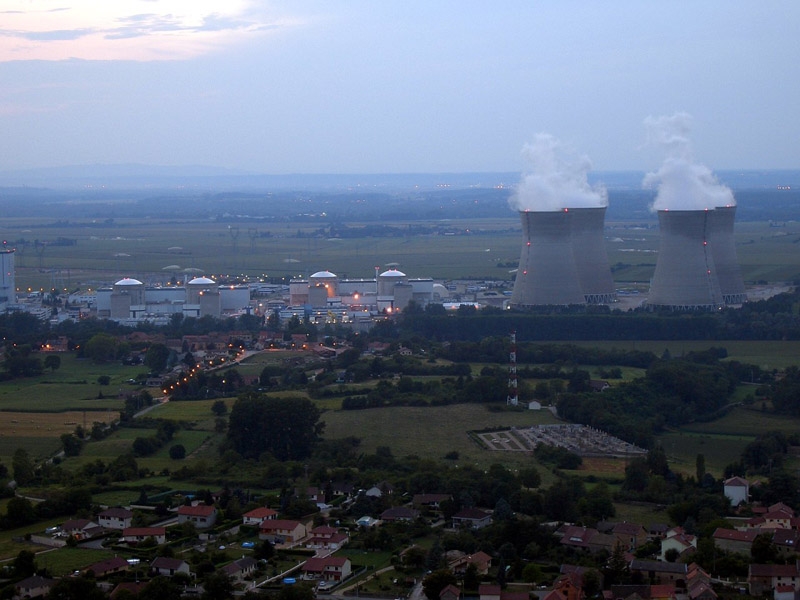 Die Electricité de France (EDF) darf ihre Kernkraftwerkseinheit Bugey-4 weitere zehn Jahre betreiben, sofern sie termingerecht bestimmte Auflagen erfüllt.
