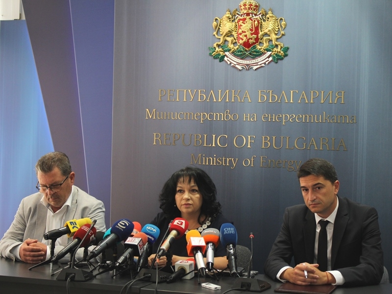 Die bulgarische Energieministerin Temenuschka Petkowa informiert an einer Pressekonferenz in Sofia über die Interessensbekundungen an Belene.