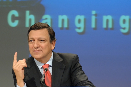 Le président de la Commission européenne, José Manuel Barroso, a déclaré ce qui suit lors de la conférence de presse sur la stratégie de politique énergétique pour l&#39;Europe: «Les défis liés au changement climatique, la dépendance croissante à l&#39;égard des importations et la hausse des prix de l&#39;énergie sont des problèmes qui touchent tous les membres de l&#39;UE. Il convient de définir une réponse européenne commune pour assurer une