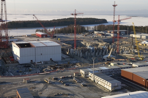 Nach neuesten Meldungen wird Olkiluoto-3 den kommerziellen Betrieb im zweiten Quartal 2010 aufnehmen (im Bild die Baustelle).