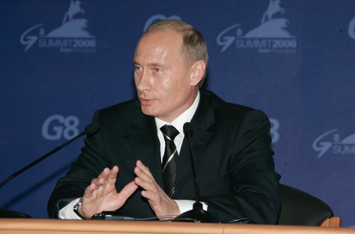 An der abschliessenden Medienkonferenz betonte der russische Präsident Wladimir Putin, dass das gemeinsam ausgearbeitete Leitbild praktisch alle Aspekte der Energieversorgung abdecke.