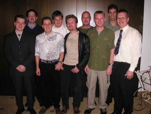 Neun der elf erfolgreichen Absolventen der Berufsprüfung 2004 für KKW-Anlagenoperateure anlässlich der Schlussfeier in Koblenz.