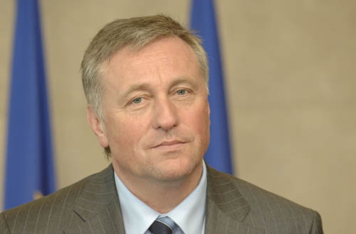 Der tschechische Premierminister Mirek Topolanek wünscht sich eine «offene Diskussion über Kernenergie».