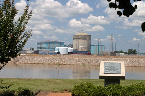 Quatre réacteurs à eau sous pression avancés du type AP1000 devraient être construits sur deux sites: probablement deux unités à Jenkinsville en Caroline du Sud où se trouve la centrale nucléaire de Virgil C. Summer (photo), et deux autres à proximité de la centrale nucléaire de Vogtle en Géorgie.