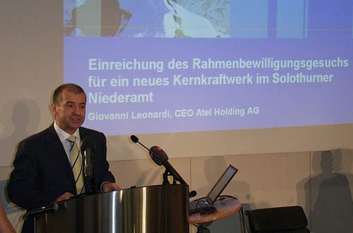 Atel-CEO Giovanni Leonardi informiert die Medien über das eingereichte Rahmenbewilligungsgesuch für das neue Kernkraftwerk Niederamt.