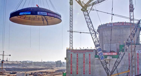 Le dôme de la centrale nucléaire Chashma 3 a été posé sur le bâtiment réacteur le 6 mars 2013.