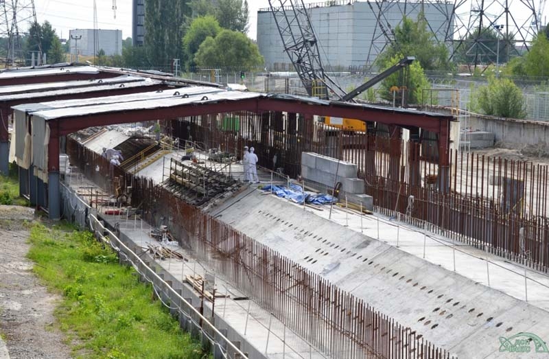 Etat des travaux de bétonnage pour les fondations du nouveau sarcophage de la tranche accidentée Tchernobyl 4, le 24 juillet 2014.