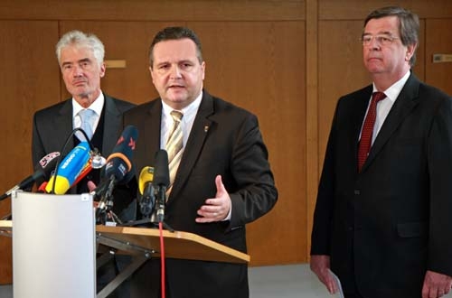 An der Pressekonferenz vom 6. Dezember 2010 meldete Ministerpräsident Stefan Mappus die Übernahme der 45,01% der EDF an der EnBW.