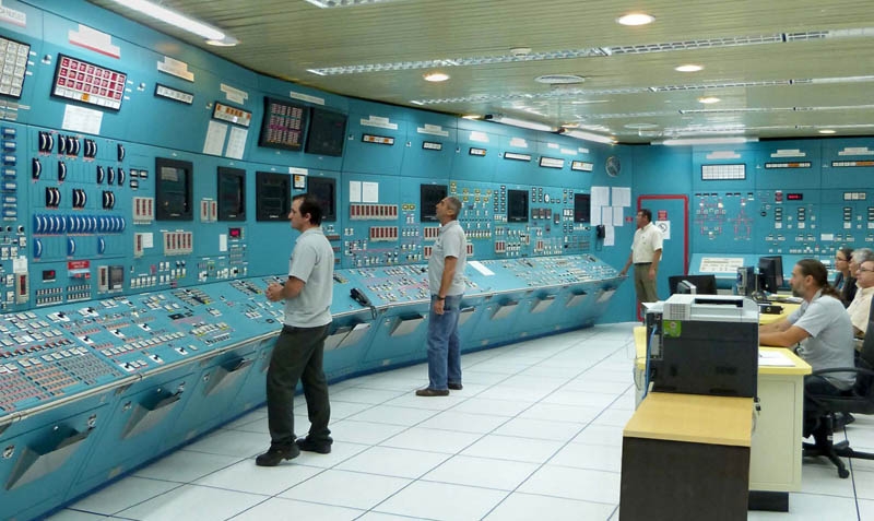 Blick in den Kontrollraum-Simulator des Kernkraftwerks Embalse in Argentinien, der gegenwärtig modernisiert wird.