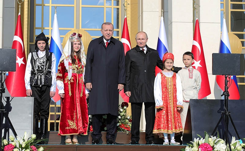Der türkische Präsident Recep Erdogan und der russische Präsident Wladimir Putin wohnen der Zeremonie anlässlich des Giessens des ersten Betons für Akkuyu-1 per Videokonferenz in der Hauptstadt Ankara bei.