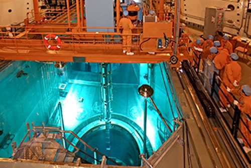 La tranche nucléaire Fangjiashan 2 a été pour la première fois chargée en combustible le 3 décembre 2014. Sa mise en service est prévue pour octobre 2015.
