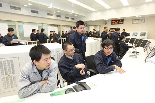 Fachleute der China National Nuclear Corporation (CNNC) fahren die Kernkraftwerkseinheit Fangjiashan-2 erstmals kritisch.