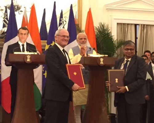 Am 10. März 2018 haben EDF-CEO Jean-Bernard Lévy (vorne links) und NPCIL-Vorstandvorsitzender S. K. Sharma im Beisein des französischen Präsidenten Emmanuel Macron und des indischen Premierministers Narendra Modi ein Abkommen zum Bau von sechs EPR-Einheiten am indischen Standort Jaitapur unterzeichnet.
