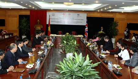 Vietnam und Grossbritannien unterzeichnen eine Absichtserklärung zur Verstärkung der Zusammenarbeit im Bereich der friedlichen Nutzung der Kernenergie.