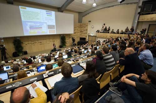 Le séminaire du CERN faisant le bilan de la recherche sur l&#39;existence de la particule de Higgs était attendu avec impatience.