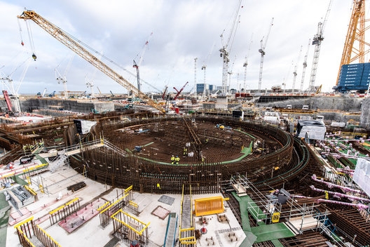 Im Dezember 2019 wurde erster sicherheitsrelevanter Beton für Hinkley-Point-C2 gegossen. Das Fundament des zweiten EPR-Blocks am Standort Hinkley Point C soll im Juni 2020 fertig sein.