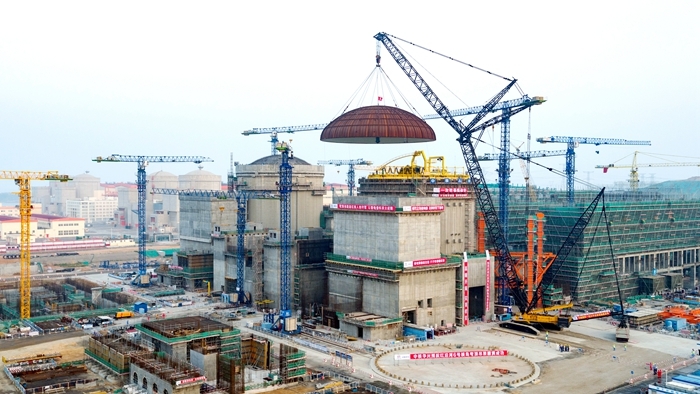 Am 8. September 2017 wurde die Reaktorkuppel auf das Containment der ACPR-1000-Einheit Hongyanhe-6 gesenkt.