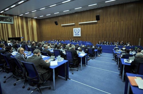 Der IAEO-Gouverneursrat hat am 3. Dezember 2010 die Schaffung einer Brennstoffbank genehmigt.