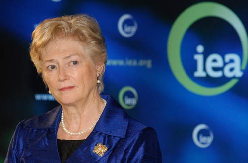Das Ziel, die Treibhausgasabgabe zu senken und gleichzeitig aus der Kernenergie auszusteigen, ist sehr ehrgeizig, erklärte IEA-Exekutivdirektorin Maria van der Hoeven.