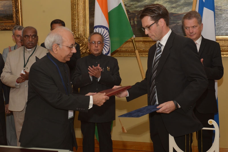 Im Beisein des indischen Staatspräsidenten Pranab Mukherjee und seines finnischen Amtskollegen Sauli Niinistö wurde am 15. Oktober ein Zusammenarbeitsvertrag zwischen den nuklearen Regulierungsbehörden der beiden Länder unterzeichnet.
