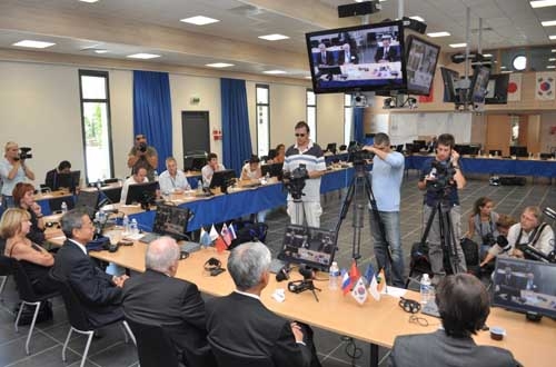 Les médias s&#39;intéressent de près à la réunion extraordinaire du Conseil ITER qui a eu lieu le 28 juillet 2010 à Cadarache.