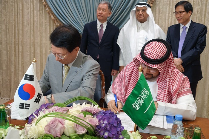 Südkorea und Saudi-Arabien bekräftigen ihre Zusammenarbeit bei der Entwicklung des südkoreanischen Smart. Vertreter beider Länder unterzeichneten Anfang September 2015 in Riad ein Partnerschaftsabkommen.