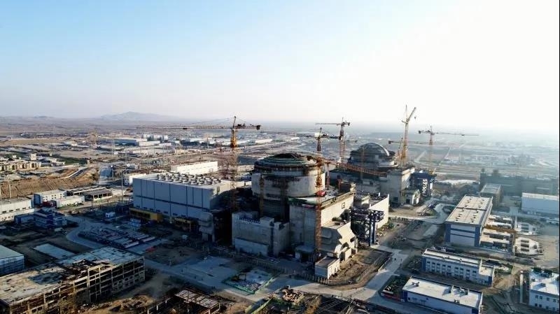 Die äussere Containmentkuppel von Karachi-3 wurde am 31. August 2020 auf das Reaktorgebäude positioniert.