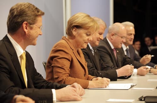 Unterzeichnung des Koalitionsvertrages zwischen CDU, CSU und FDP.