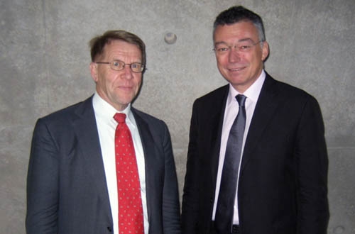 Hans Wanner (à droite) prend la succession de Jukka Laaksonen (à gauche) à la présidence de la Wenra. Cette fonction étant exercée à titre accessoire, Wanner l&#39;assumera parallèlement à ses activités de directeur de l&#39;IFSN.