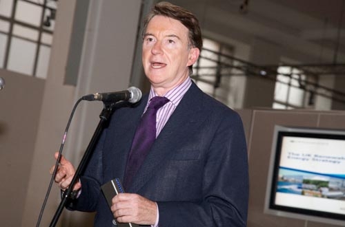 Der britische Wirtschaftsminister, Lord Peter Mandelson, stellte am 15. Juli 2009 den «UK Low Carbon Transition Plan» vor.