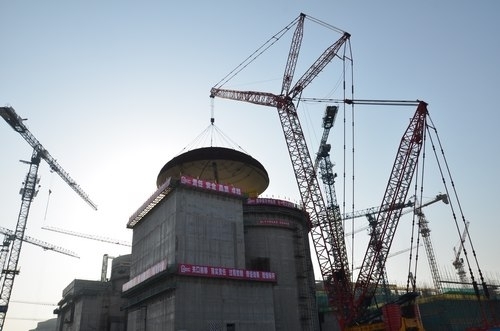 Mit der Platzierung der Reaktorkuppel (Durchmesser 37 m, Höhe 11 m) der vierten Einheit hat das Ningde-Bauprojekt einen weiteren Meilenstein erreicht.