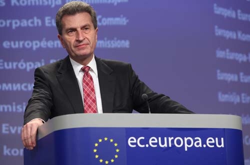 Energiekommissar Günther Oettinger erklärte zum Energiefahrplan 2050: «Nur ein neues Energiemodell wird langfristig dafür sorgen, dass unser System sicher, wettbewerbsfähig und nachhaltig ist. Wir verfügen jetzt über einen europäischen Rahmen dafür, dass die politischen Massnahmen zur Sicherung der notwendigen Investitionen getroffen werden.»