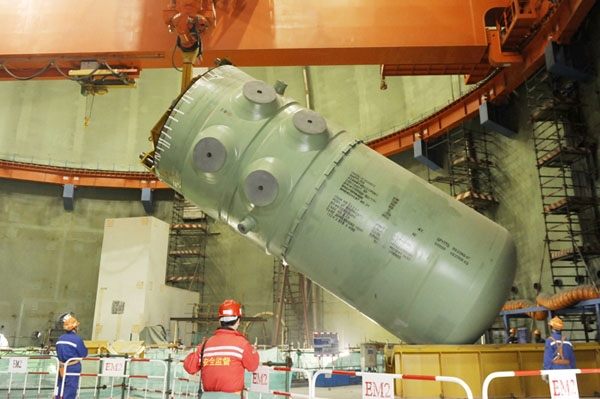 La cuve du réacteur Tianwan 4 a été mise en place le 17 mars 2014.