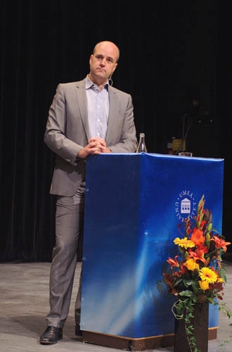 Fredrik Reinfeldt schliesst den Abbau von Uran in Schweden nicht aus. Dies sei eine logische Konsequenz daraus, dass die Kernenergie in Schweden länger genutzt werden solle als zunächst vorgesehen.