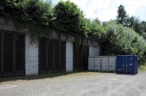 Entrée de l&#39;entrepôt de secours aménagé dans un ancien dépôt de munitions au-dessus de Reitnau (canton d&#39;Argovie).