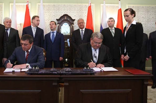 Unterzeichnung des Rahmenvertrags zum Bau des ersten Kernkraftwerks Weissrusslands.