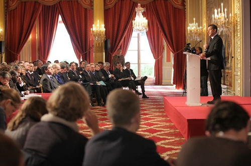 Nicolas Sarkozy présente le programme d’investissement du gouvernement.