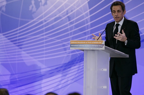 Nicolas Sarkozy: «La Banque mondiale, la BERD et les banques de développement doivent s’engager résolument dans le financement d’une énergie nucléaire civile propre.»