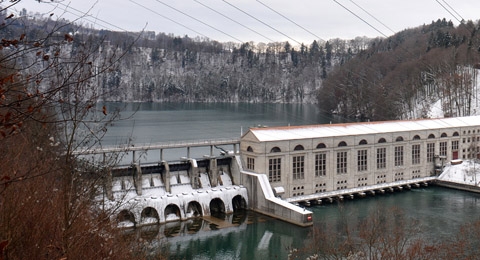 OFEN: Le barrage de retenue du lac de Wohlen résisterait à un séisme d’une fréquence de 10'000 ans.