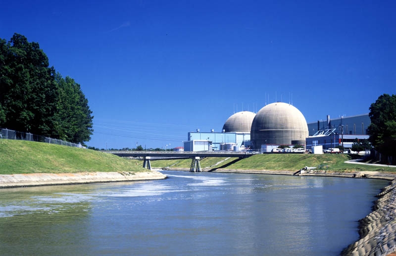 Les deux tranches de la centrale nucléaire de Surry pourraient rester connectées au réseau 80 ans si Dominion Energy Power dépose, comme annoncé, une seconde demande de prolongation de l’exploitation et que la NRC accède à cette demande.