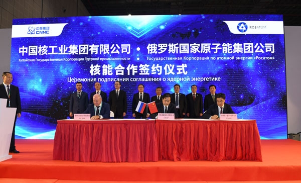 La Russie et la Chine ont signé des contrats portant notamment sur la construction des tranches Tianwan 7 et 8 le 6 novembre 2018, à Schanghai.