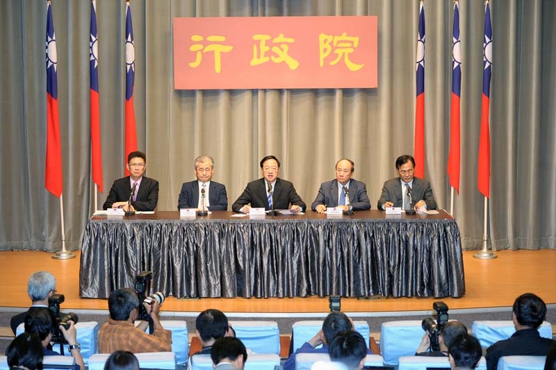 An der Pressekonferenz vom 28. April 2014 stellte Premierminister Jiang Yi-huah den Entscheid des Regierungsrats Taiwans (Executive-Yuan) vor, den Bau des vierten Kernkraftwerks des Landes – Lungmen – zu sistieren.