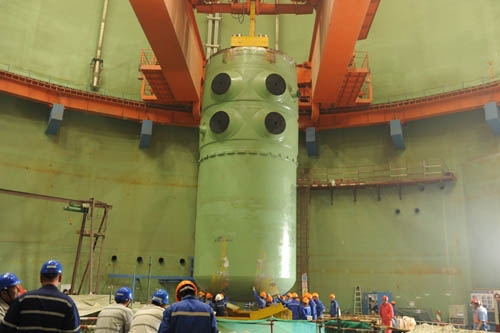 Der Reaktordruckbehälter von Tianwan-3 wurde am 22. Mai 2015 in die Reaktorgrube abgesenkt.