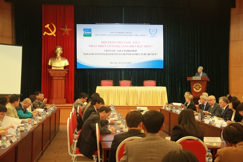 Tran Viet Thanh, vietnamesischer Vizeminister für Wissenschaft und Technologie, eröffnet die INIR-Nachfolgemission in Hanoi.